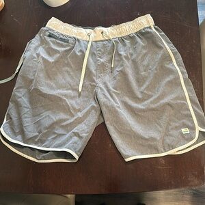 Vuori Banks Shorts size L